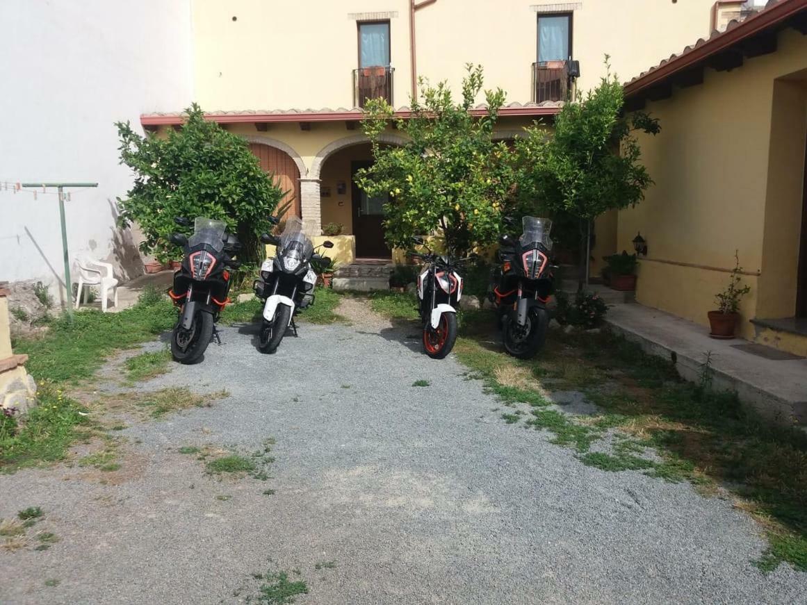 B&B Gli Archi Sinnai Bagian luar foto